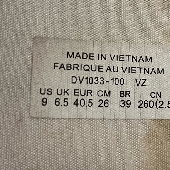 Women’s Nike slides - Picture 6 of 6